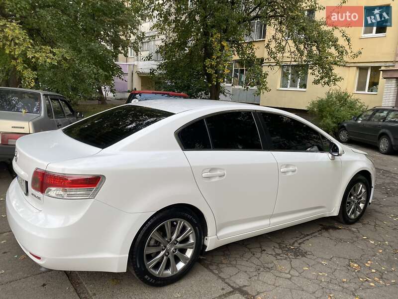 Седан Toyota Avensis 2011 в Киеве