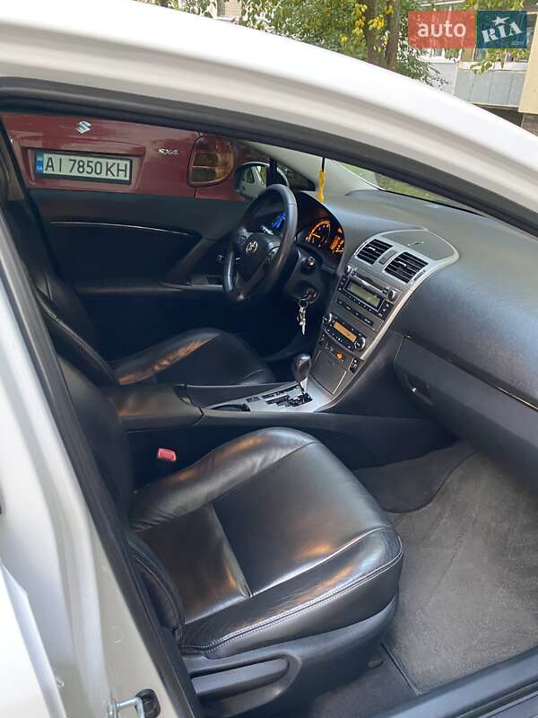 Седан Toyota Avensis 2011 в Киеве