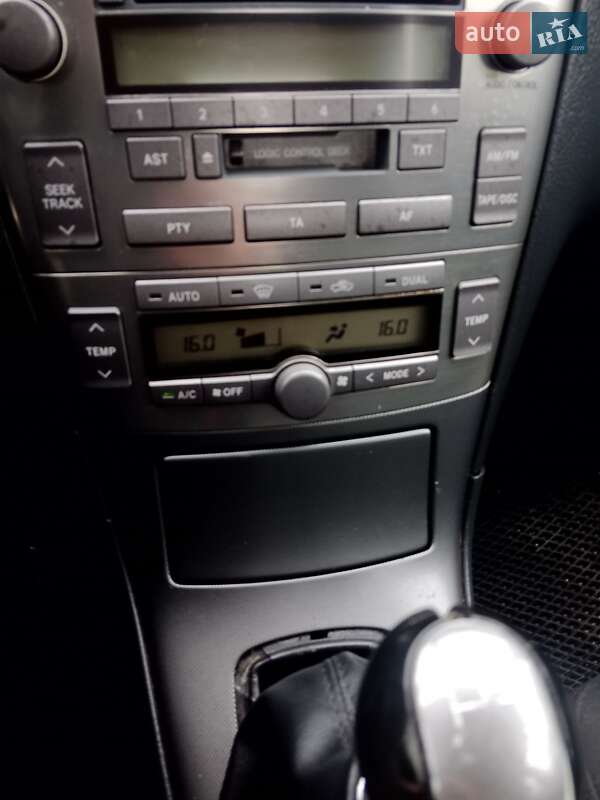 Седан Toyota Avensis 2003 в Львові