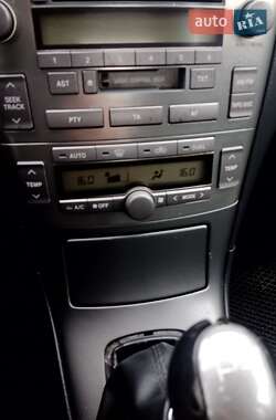 Седан Toyota Avensis 2003 в 