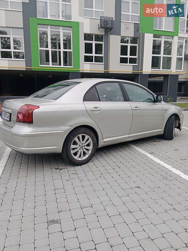 Седан Toyota Avensis 2003 в Львові