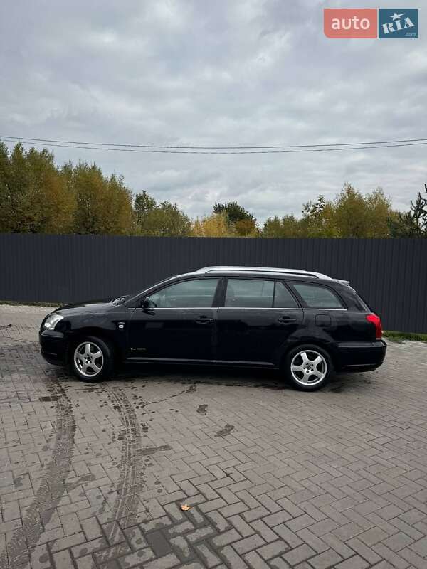 Універсал Toyota Avensis 2004 в Шептицькому
