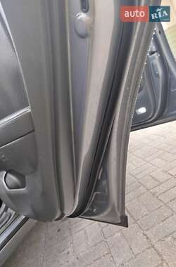 Универсал Toyota Avensis 2003 в  фото 19 Универсал Toyota Avensis 2003 в
