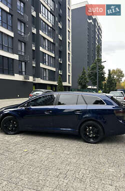 Універсал Toyota Avensis 2011 в Івано-Франківську