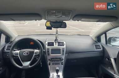 Седан Toyota Avensis 2012 в 