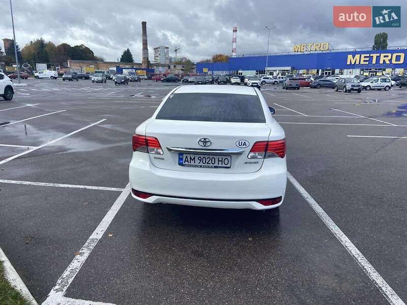 Седан Toyota Avensis 2012 в Житомирі