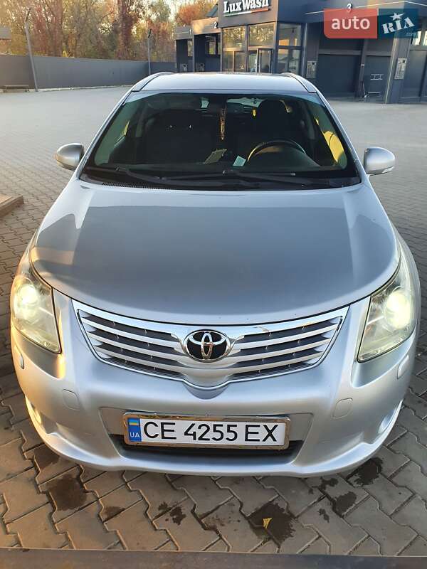 Універсал Toyota Avensis 2009 в Чернівцях