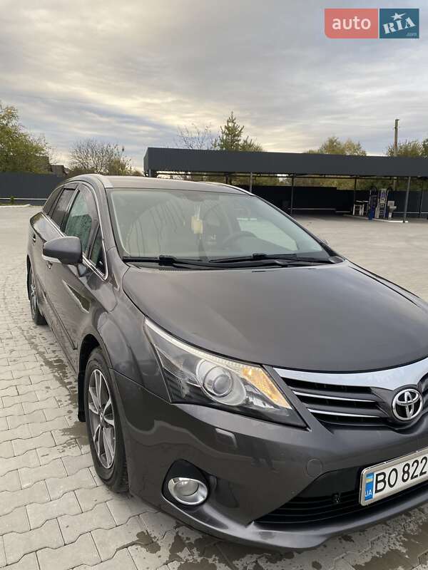 Універсал Toyota Avensis 2011 в Тернополі