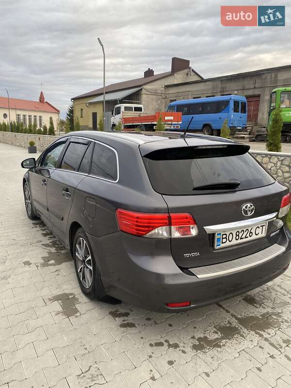 Універсал Toyota Avensis 2011 в Тернополі