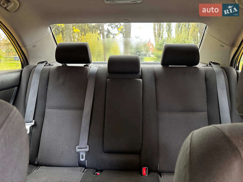Седан Toyota Avensis 2008 в Киеве