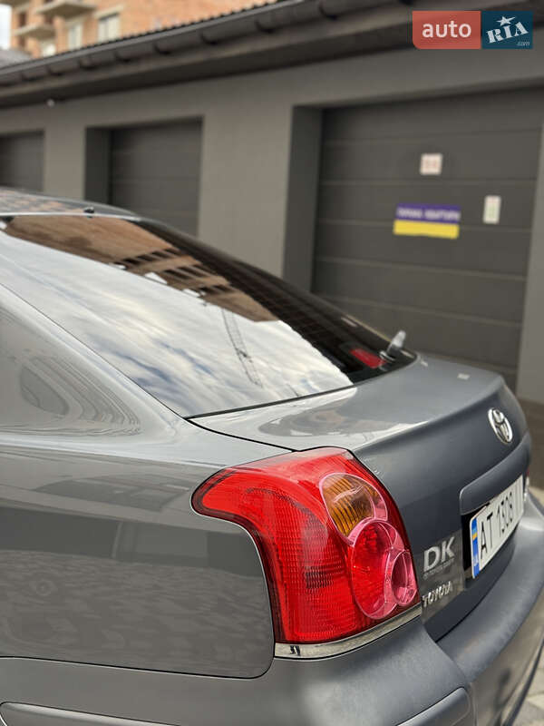 Лифтбек Toyota Avensis 2004 в Ивано-Франковске