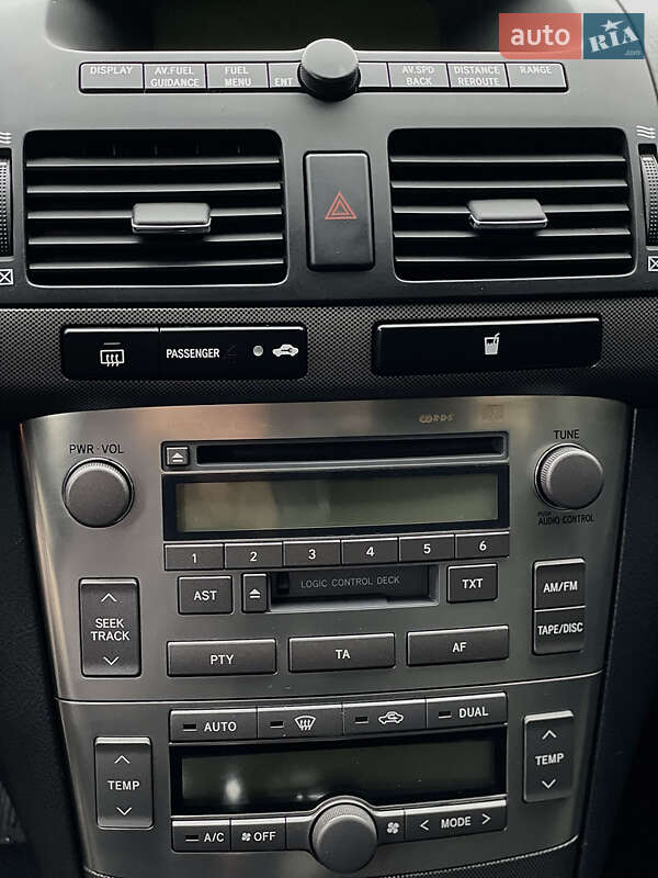 Лифтбек Toyota Avensis 2004 в Ивано-Франковске