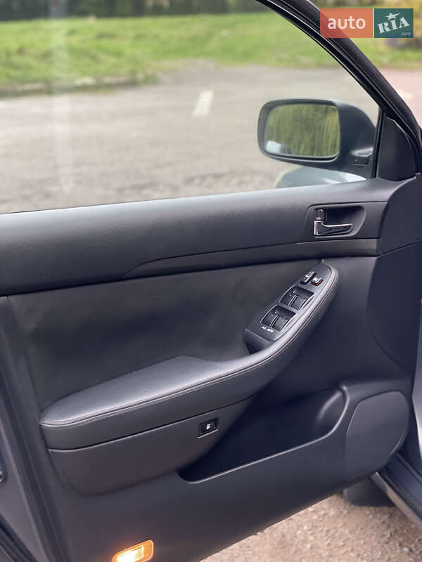 Лифтбек Toyota Avensis 2004 в Ивано-Франковске