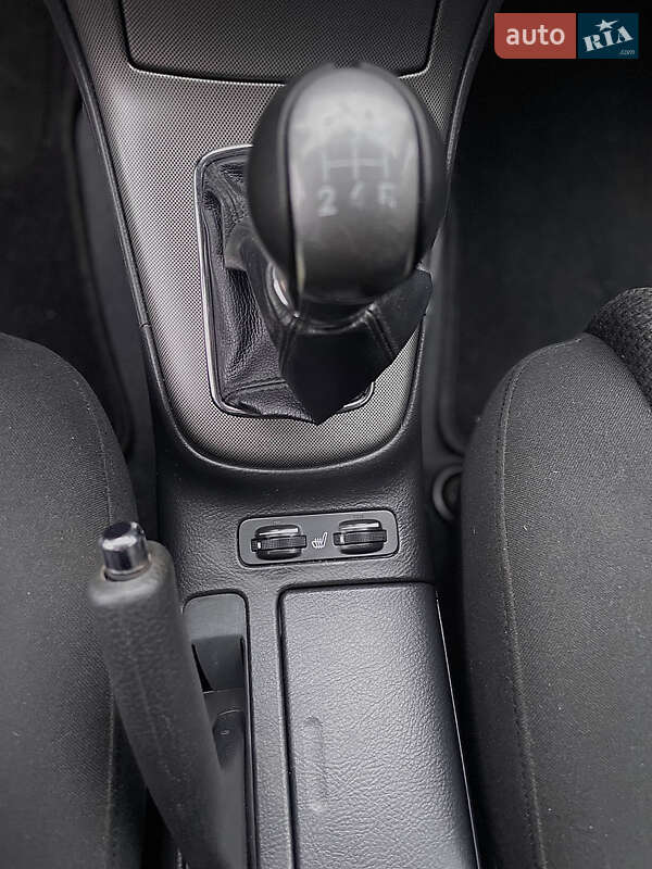 Лифтбек Toyota Avensis 2004 в Ивано-Франковске