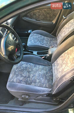 Лифтбек Toyota Avensis 1998 в 