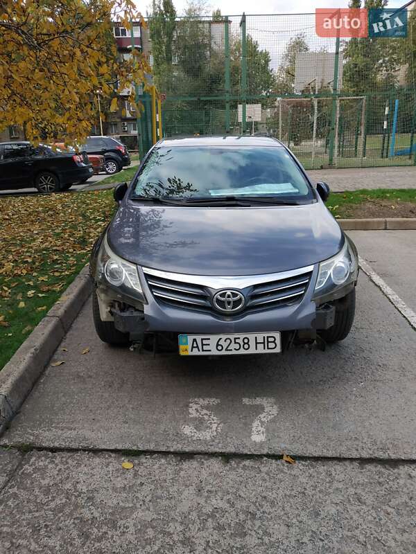 Седан Toyota Avensis 2012 в Кривом Роге