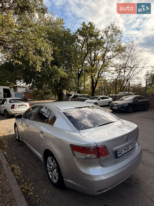 Седан Toyota Avensis 2008 в Днепре
