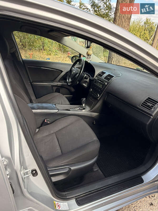 Седан Toyota Avensis 2008 в Днепре