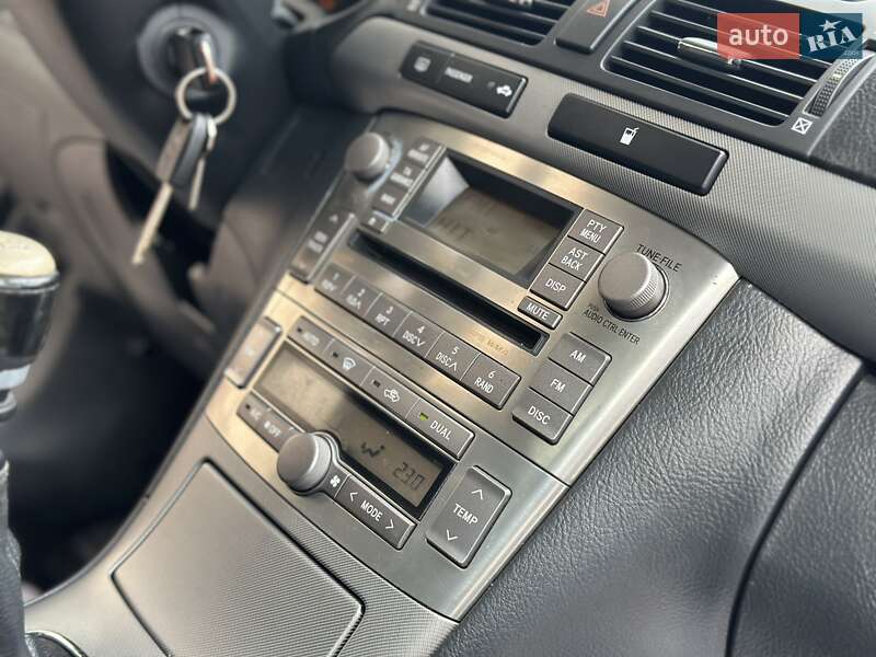 Седан Toyota Avensis 2007 в Дрогобичі