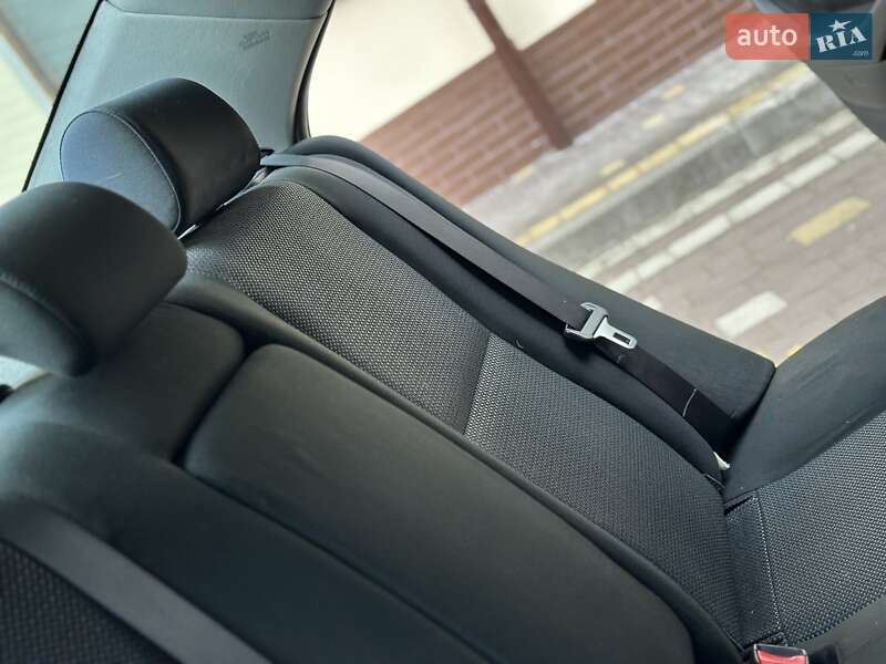 Седан Toyota Avensis 2007 в Дрогобичі