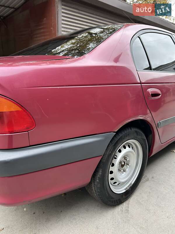 Седан Toyota Avensis 1999 в Одессе