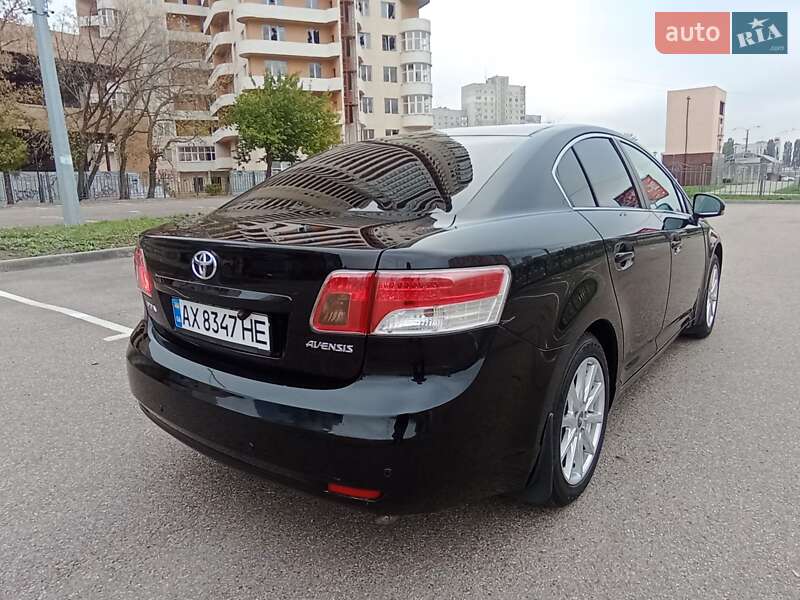 Седан Toyota Avensis 2011 в Харькове