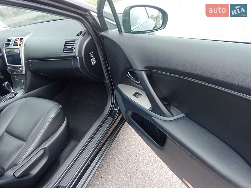 Седан Toyota Avensis 2011 в Харькове