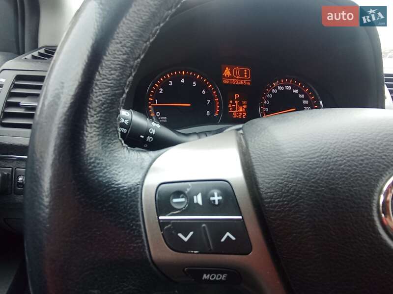 Седан Toyota Avensis 2011 в Харькове