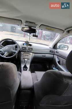 Универсал Toyota Avensis 2003 в  фото 3 Универсал Toyota Avensis 2003 в
