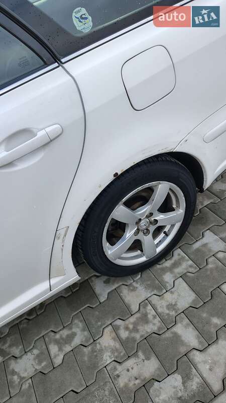 Універсал Toyota Avensis 2003 в Львові