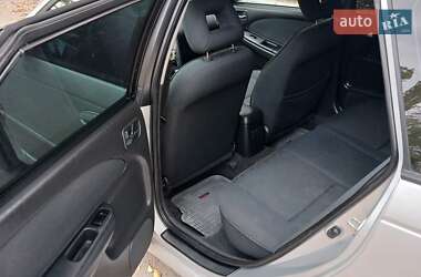 Универсал Toyota Avensis 2001 в  фото 8 Универсал Toyota Avensis 2001 в