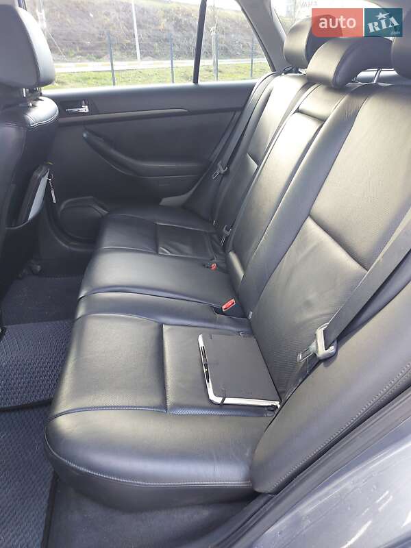 Универсал Toyota Avensis 2004 в Киеве фото 10 Универсал Toyota Avensis 2004 в Киеве