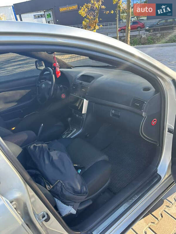 Седан Toyota Avensis 2003 в Кривом Роге фото 8 Седан Toyota Avensis 2003 в Кривом Роге
