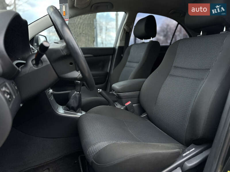 Лифтбек Toyota Avensis 2007 в Виннице