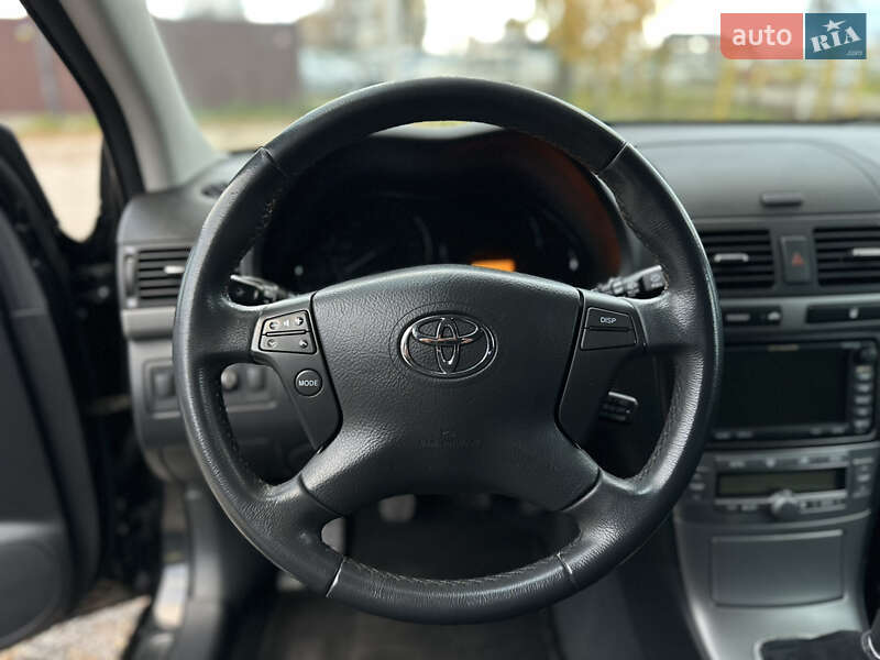 Лифтбек Toyota Avensis 2007 в Виннице