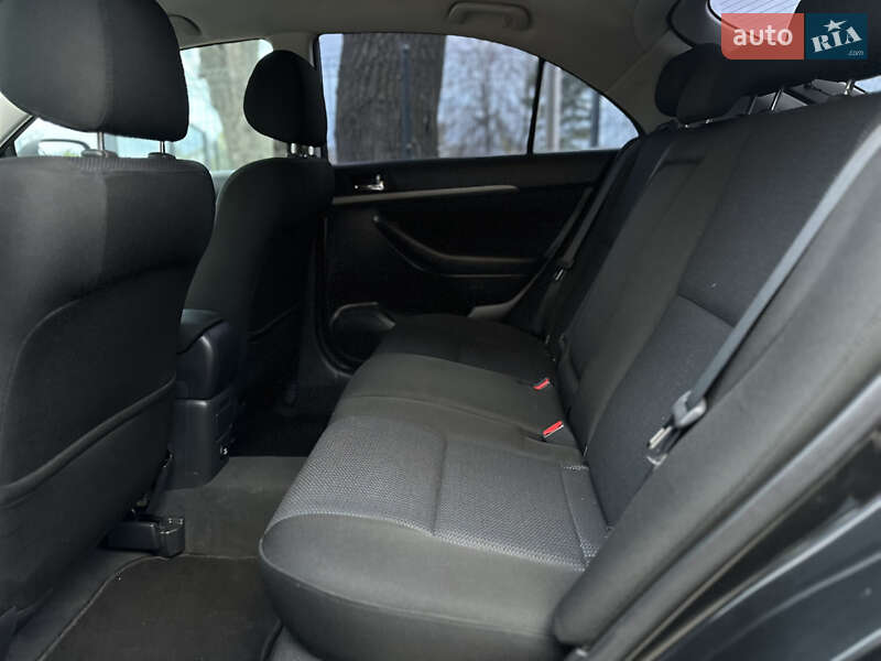 Лифтбек Toyota Avensis 2007 в Виннице