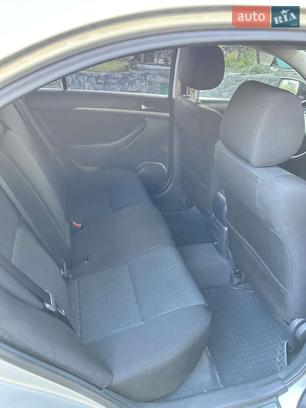 Седан Toyota Avensis 2008 в Сокирянах