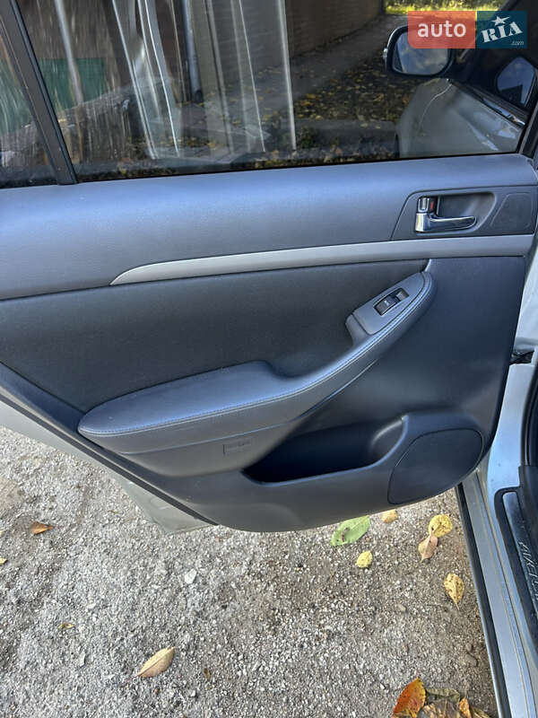 Седан Toyota Avensis 2008 в Сокирянах