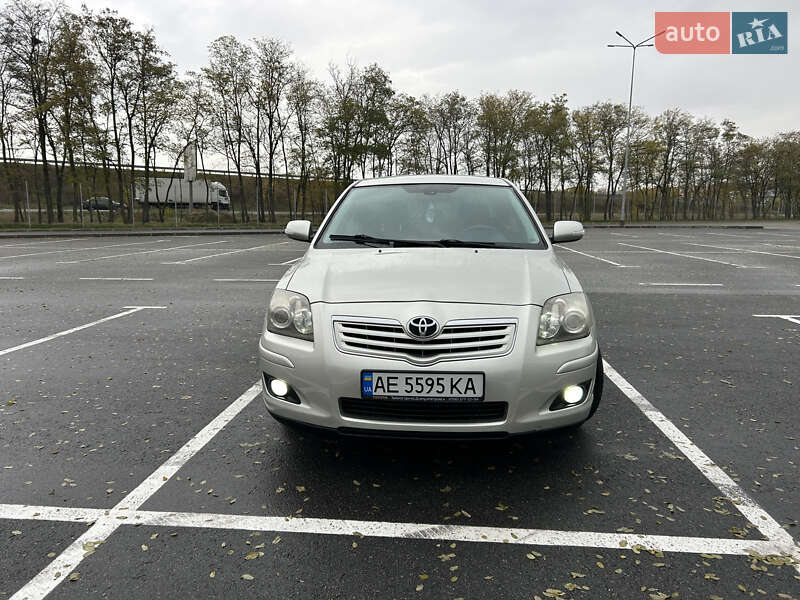 Седан Toyota Avensis 2006 в Днепре