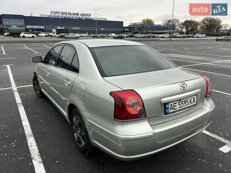 Седан Toyota Avensis 2006 в Днепре