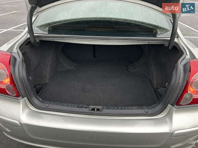 Седан Toyota Avensis 2006 в Днепре