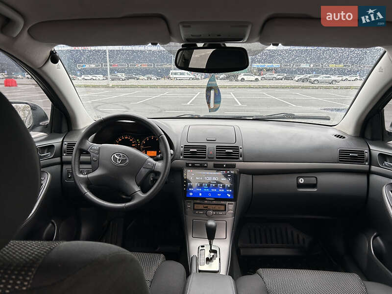 Седан Toyota Avensis 2006 в Днепре