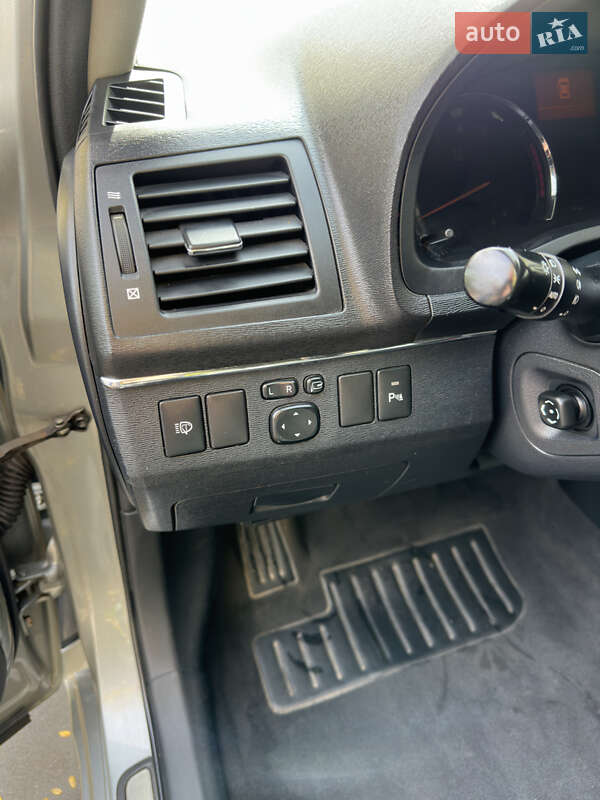 Седан Toyota Avensis 2008 в Одессе