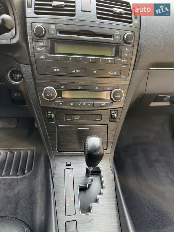 Седан Toyota Avensis 2008 в Одессе