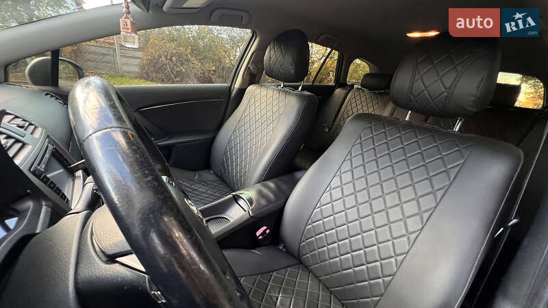 Универсал Toyota Avensis 2011 в Николаеве