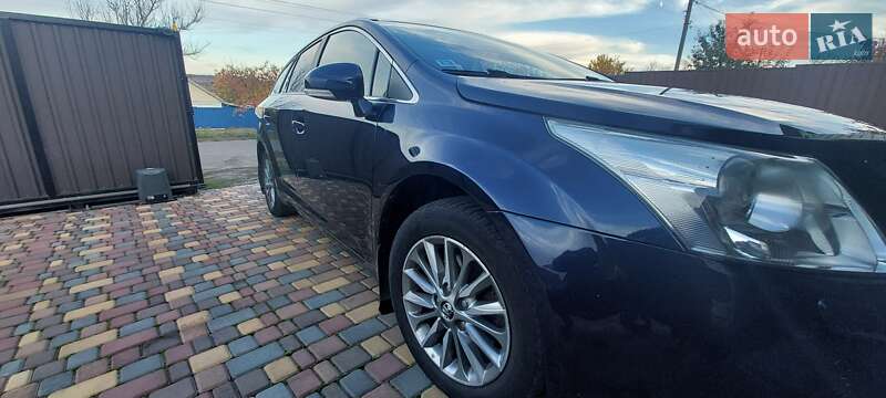 Универсал Toyota Avensis 2010 в Черкассах