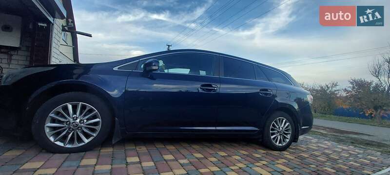 Универсал Toyota Avensis 2010 в Черкассах