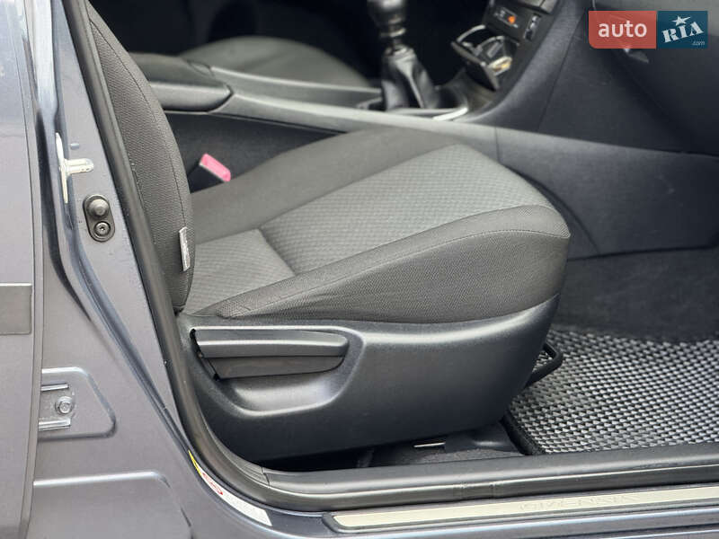 Универсал Toyota Avensis 2009 в Тернополе