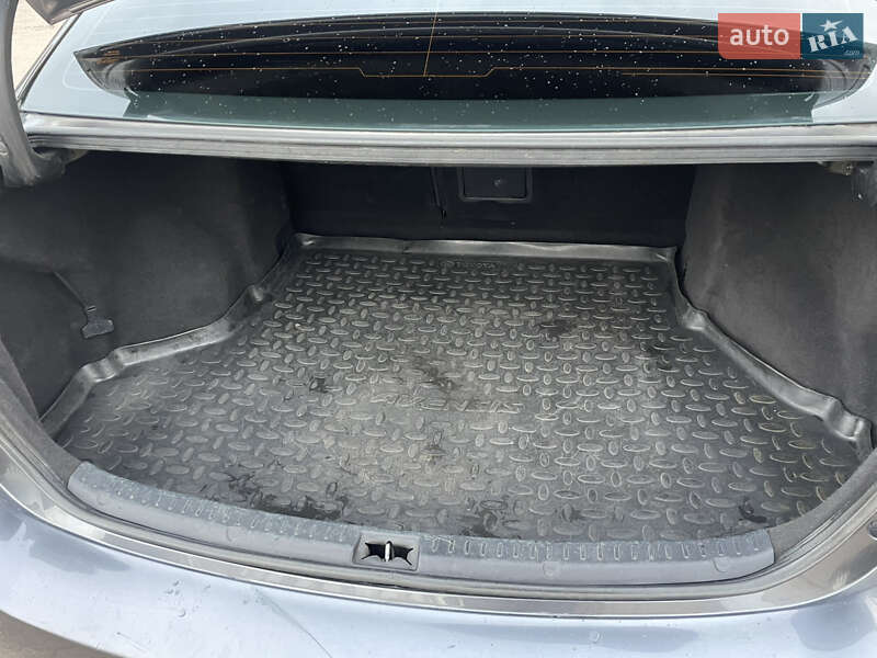 Седан Toyota Avensis 2012 в Києві