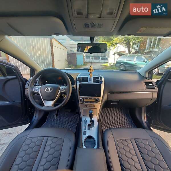 Универсал Toyota Avensis 2011 в Каменец-Подольском